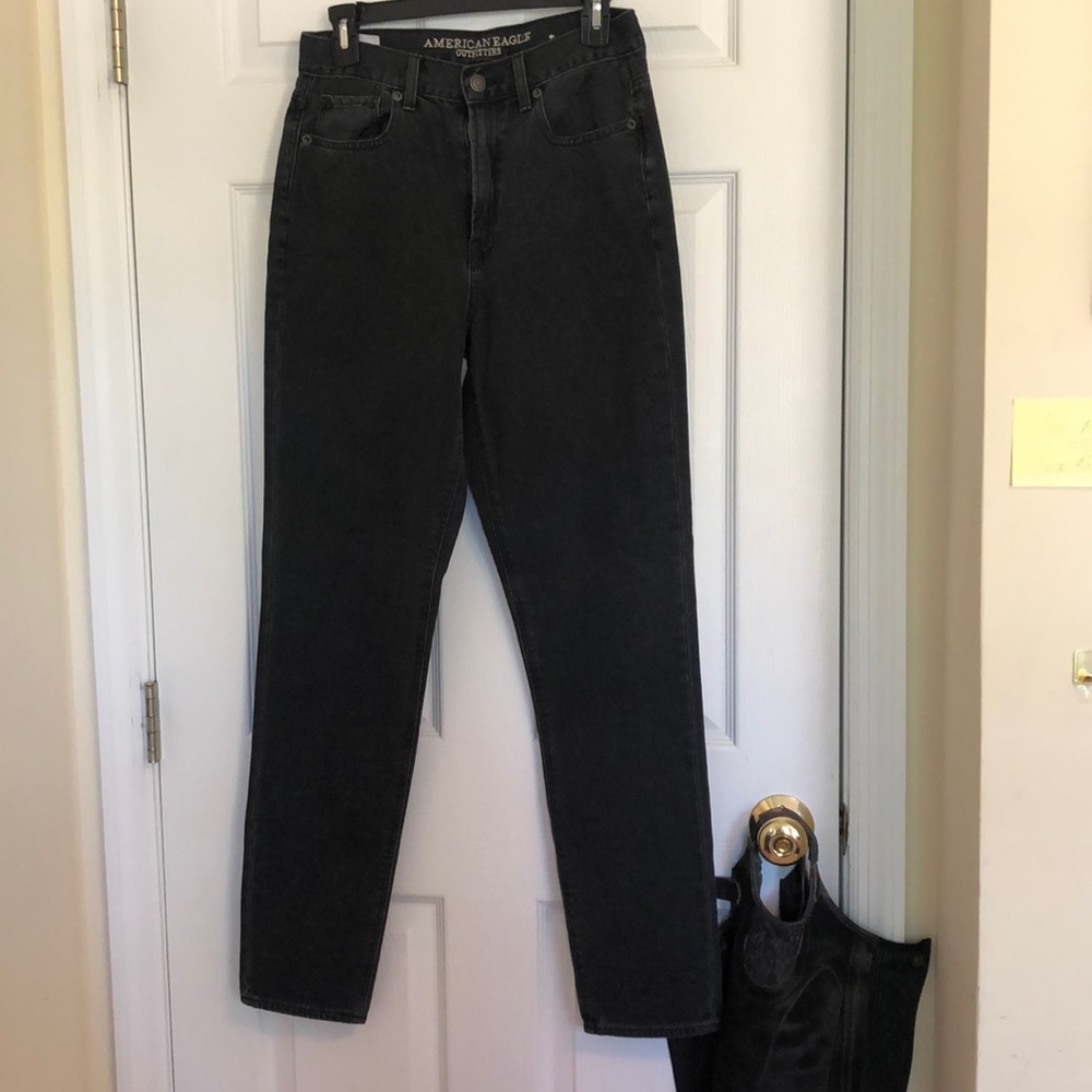 AMERICAN EAGLE mom jeans. brand new, never worn